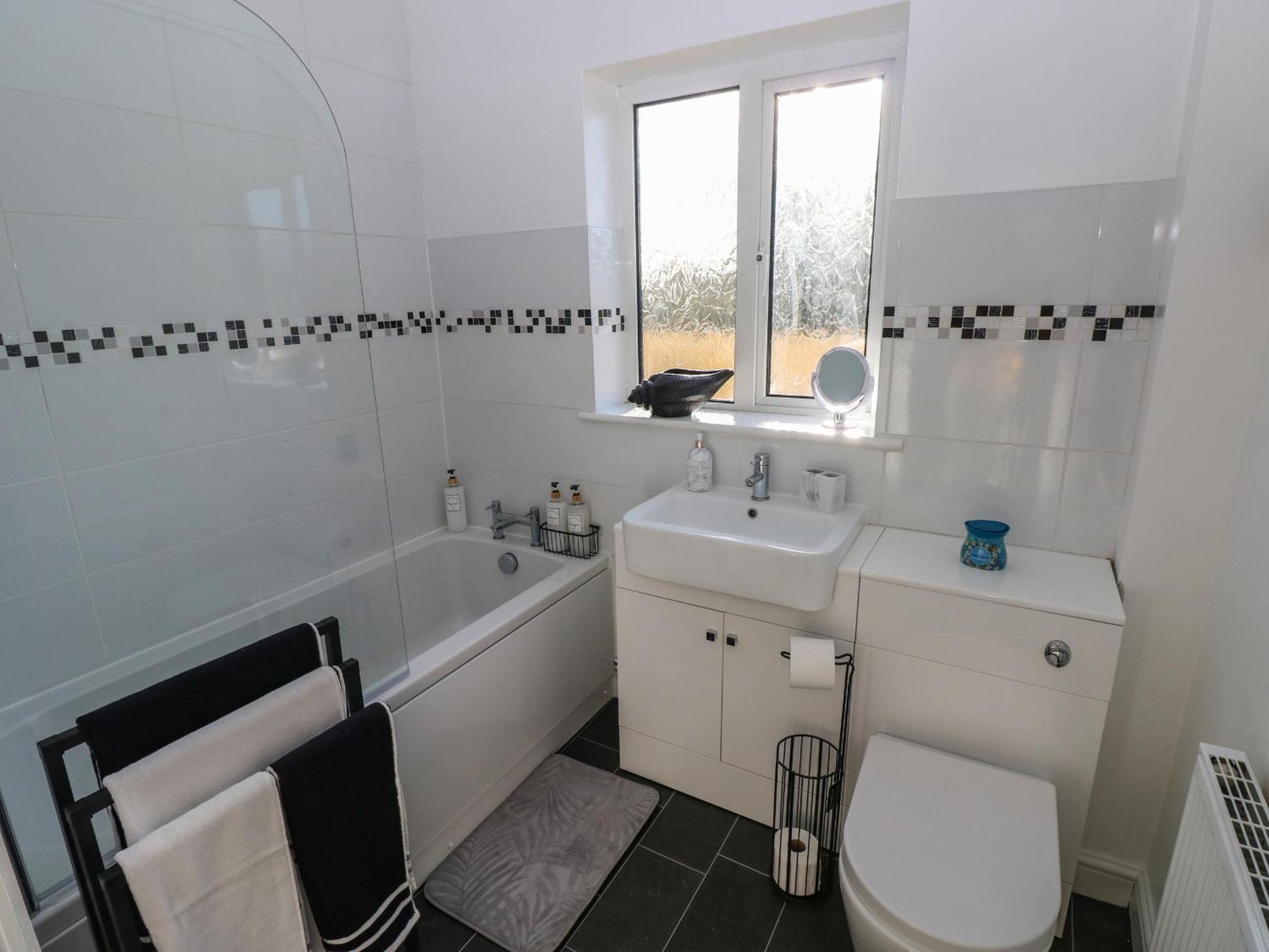 The Old Well Bungalow - Ty Mawr Farm Cardiff Extérieur photo