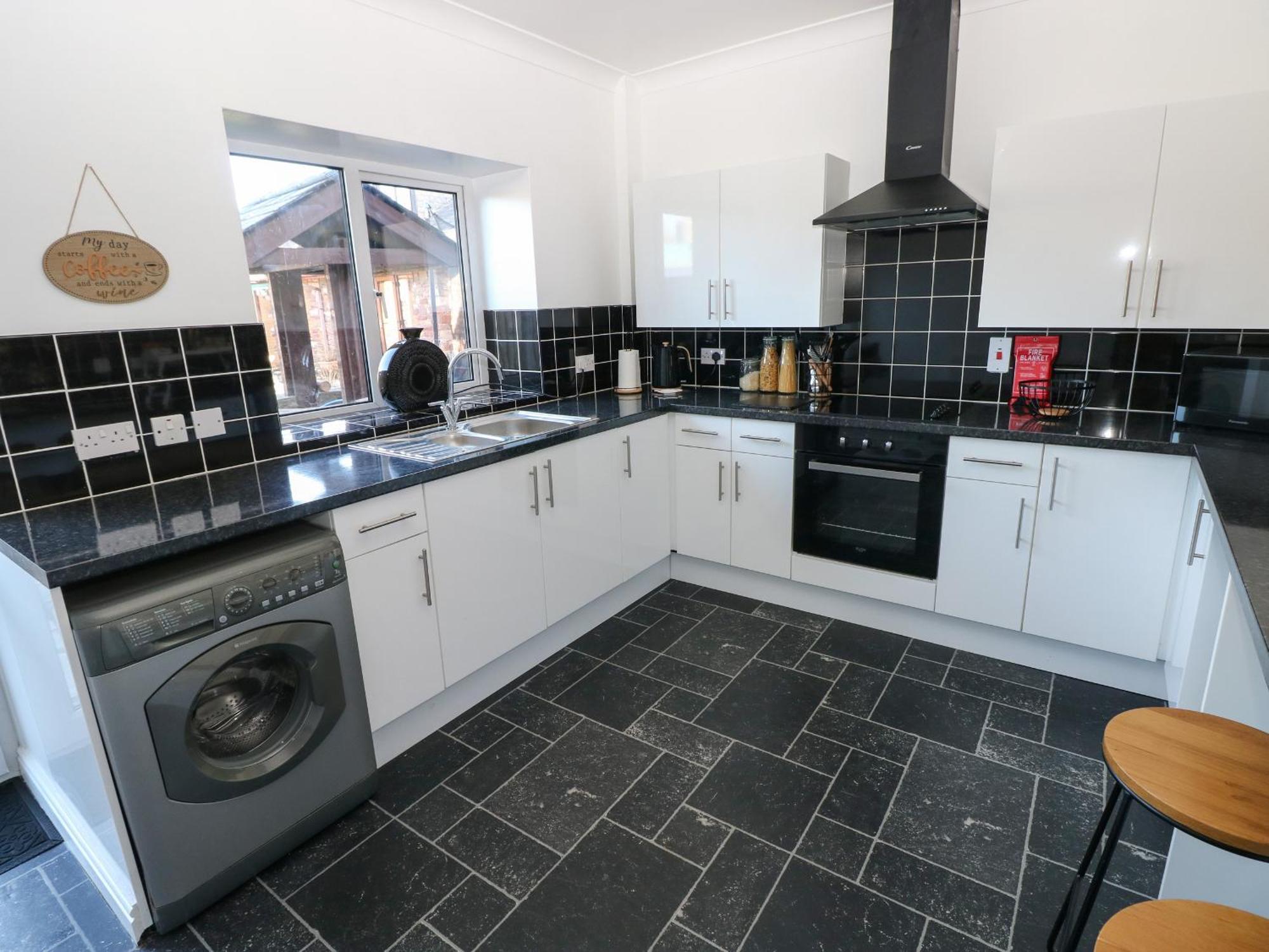 The Old Well Bungalow - Ty Mawr Farm Cardiff Extérieur photo