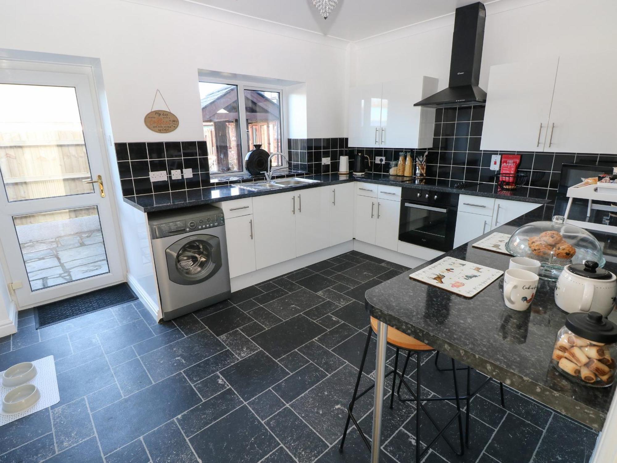 The Old Well Bungalow - Ty Mawr Farm Cardiff Extérieur photo